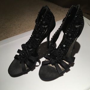 DRESS BLACK PUMPS!!!
